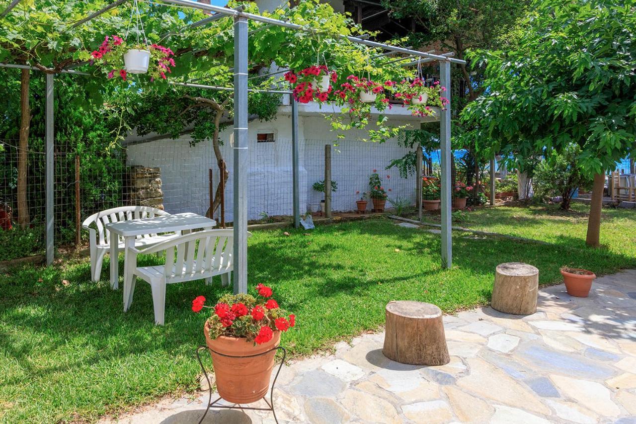 Agapitos Apartments Nikiti  Exterior photo